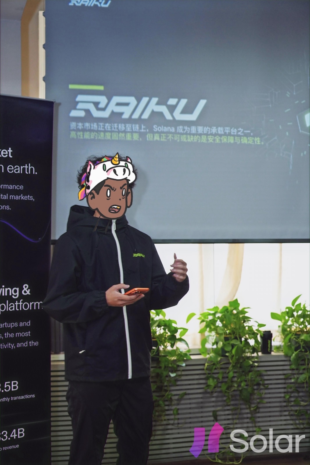 Speaker presenting Raiku at a community event